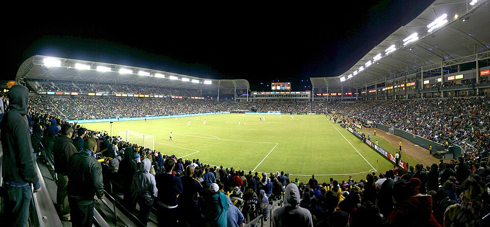 Panorama nocturno de un estadio de la MLS